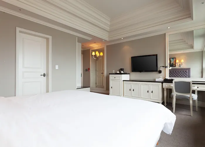 The Riverside Hotel